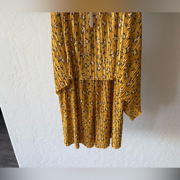 ASOS|Mustard Yellow Ditsy Floral Spaghetti Strap flowy romper•••NWT Size 6 - Picture 4 of 12